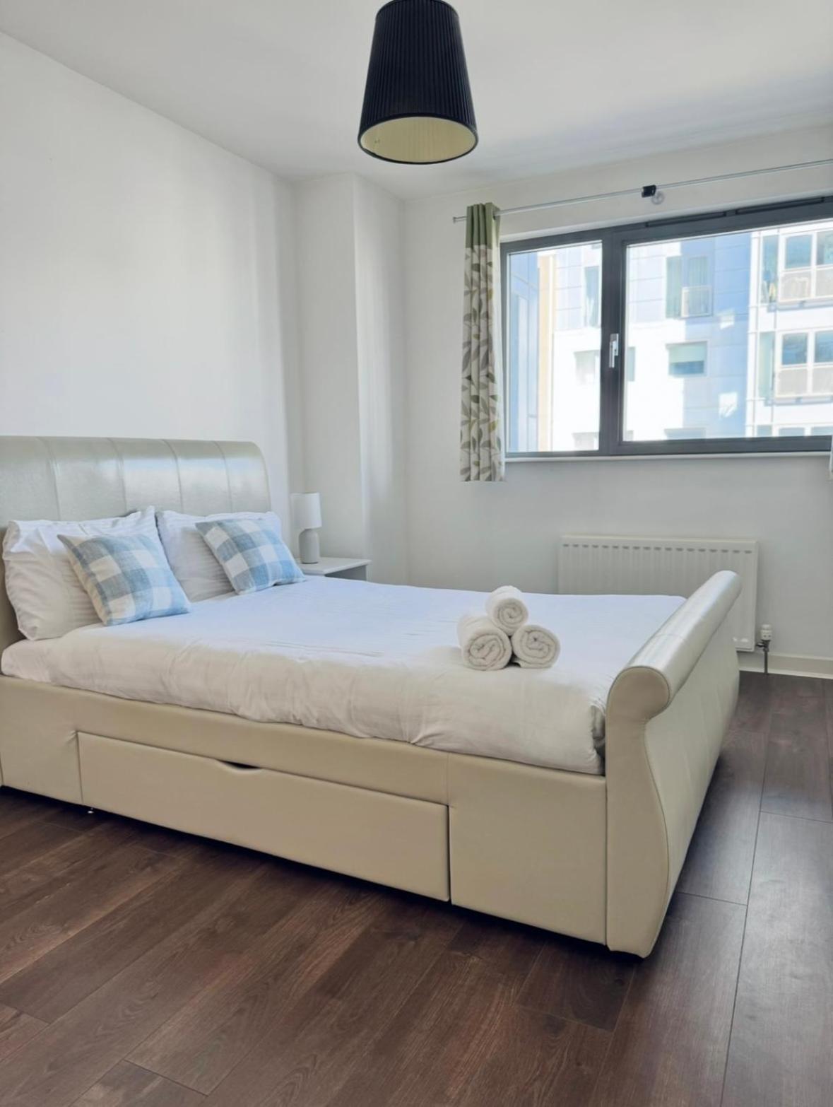 Modern Two Bedroom Apartments เอดินบะระ ภายนอก รูปภาพ