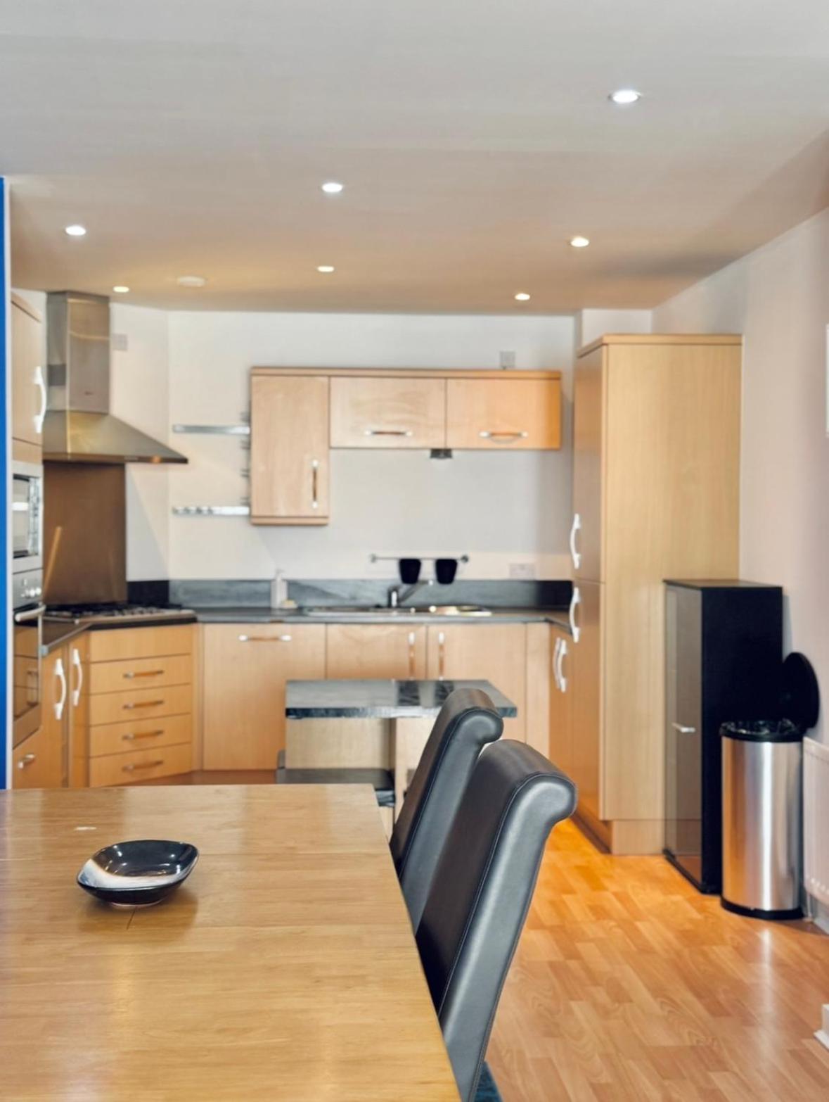 Modern Two Bedroom Apartments เอดินบะระ ภายนอก รูปภาพ