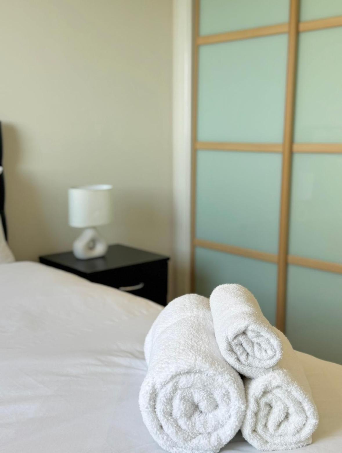 Modern Two Bedroom Apartments เอดินบะระ ภายนอก รูปภาพ