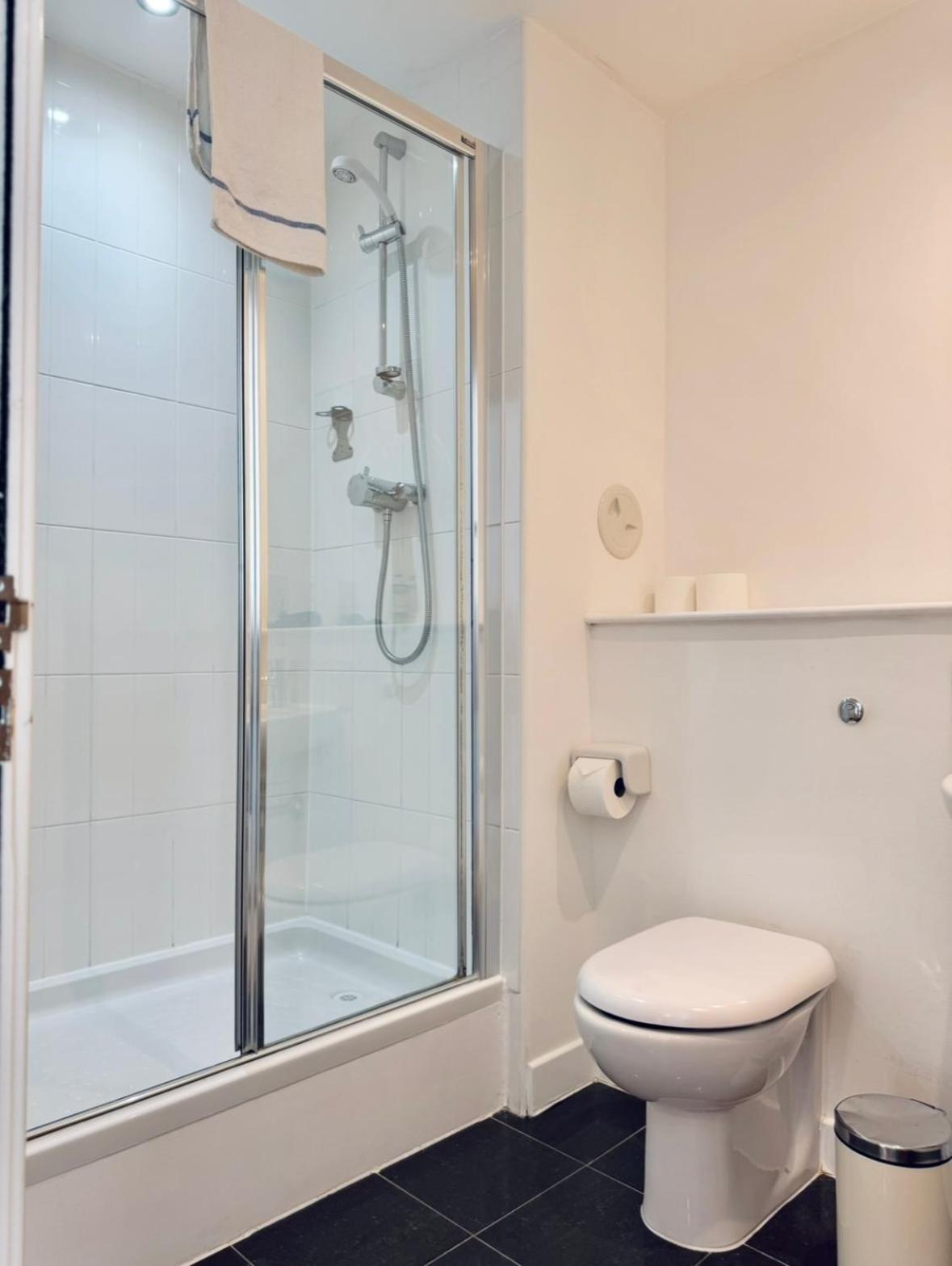 Modern Two Bedroom Apartments เอดินบะระ ภายนอก รูปภาพ