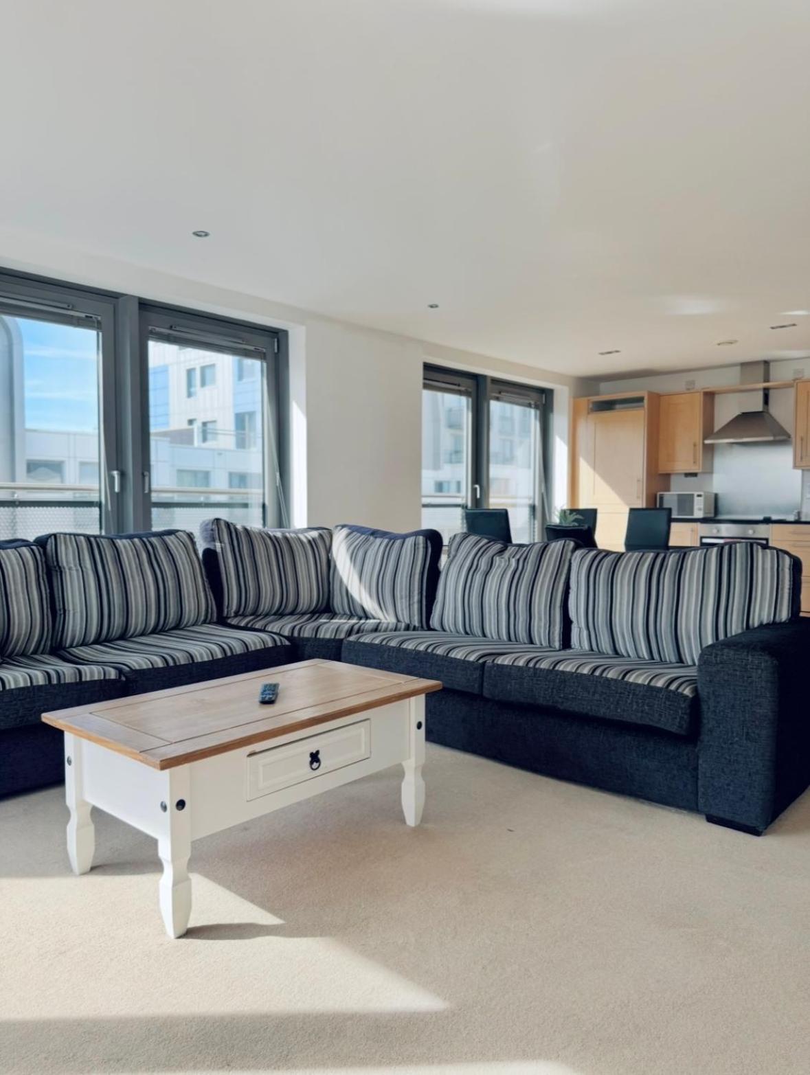 Modern Two Bedroom Apartments เอดินบะระ ภายนอก รูปภาพ