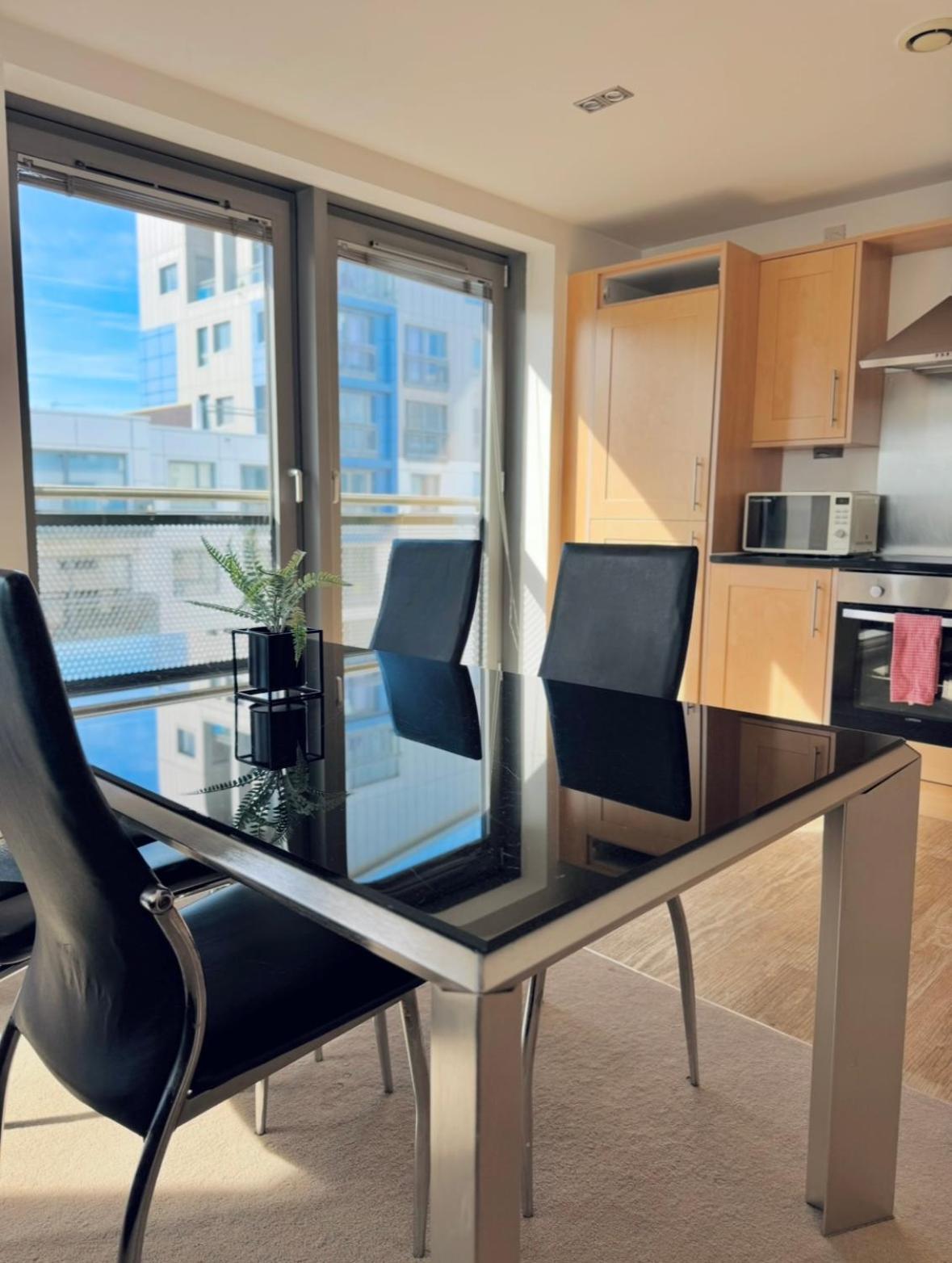 Modern Two Bedroom Apartments เอดินบะระ ภายนอก รูปภาพ