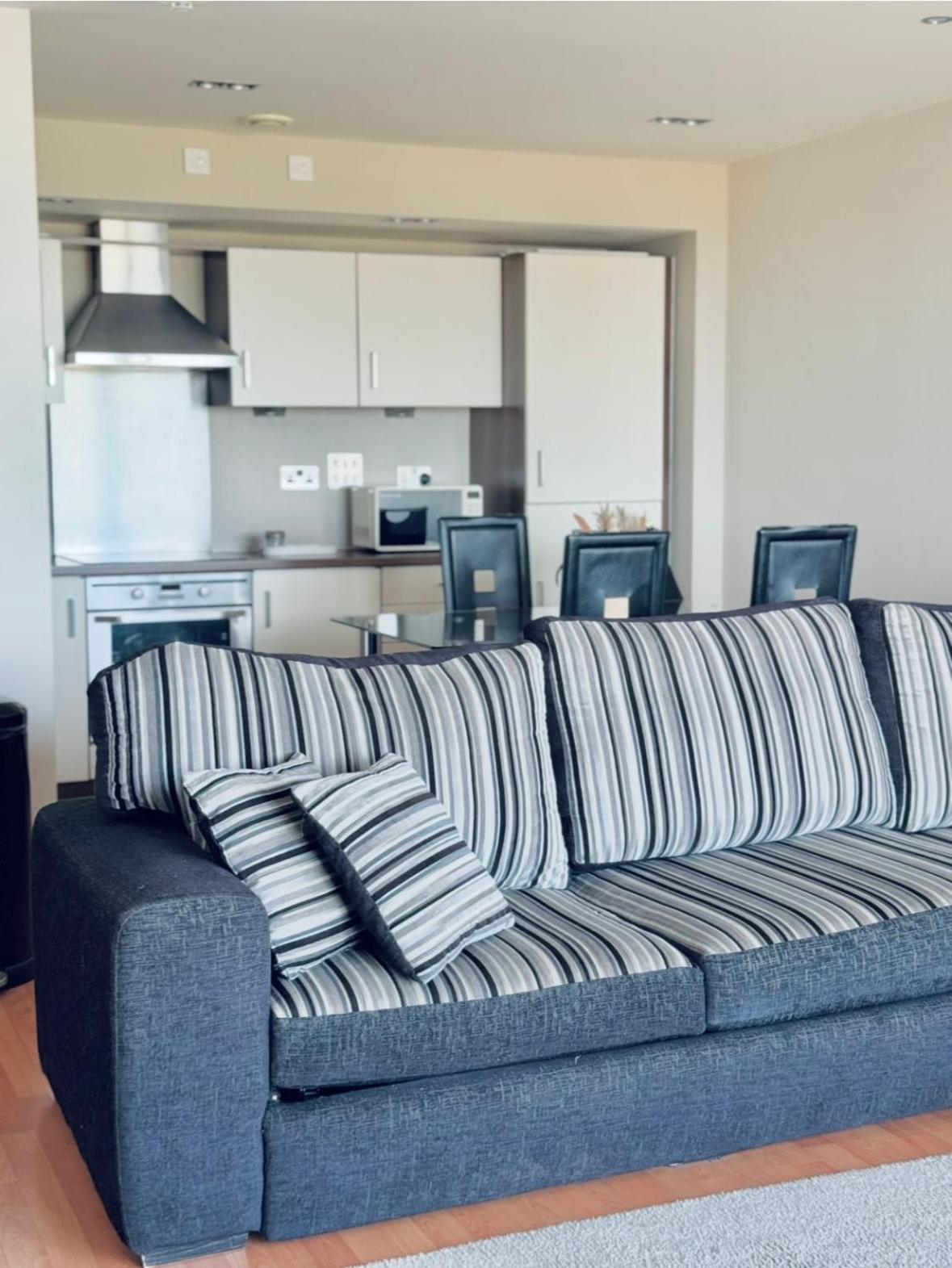 Modern Two Bedroom Apartments เอดินบะระ ภายนอก รูปภาพ