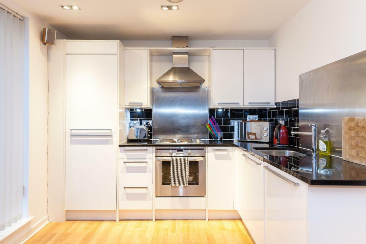 Modern Two Bedroom Apartments เอดินบะระ ภายนอก รูปภาพ