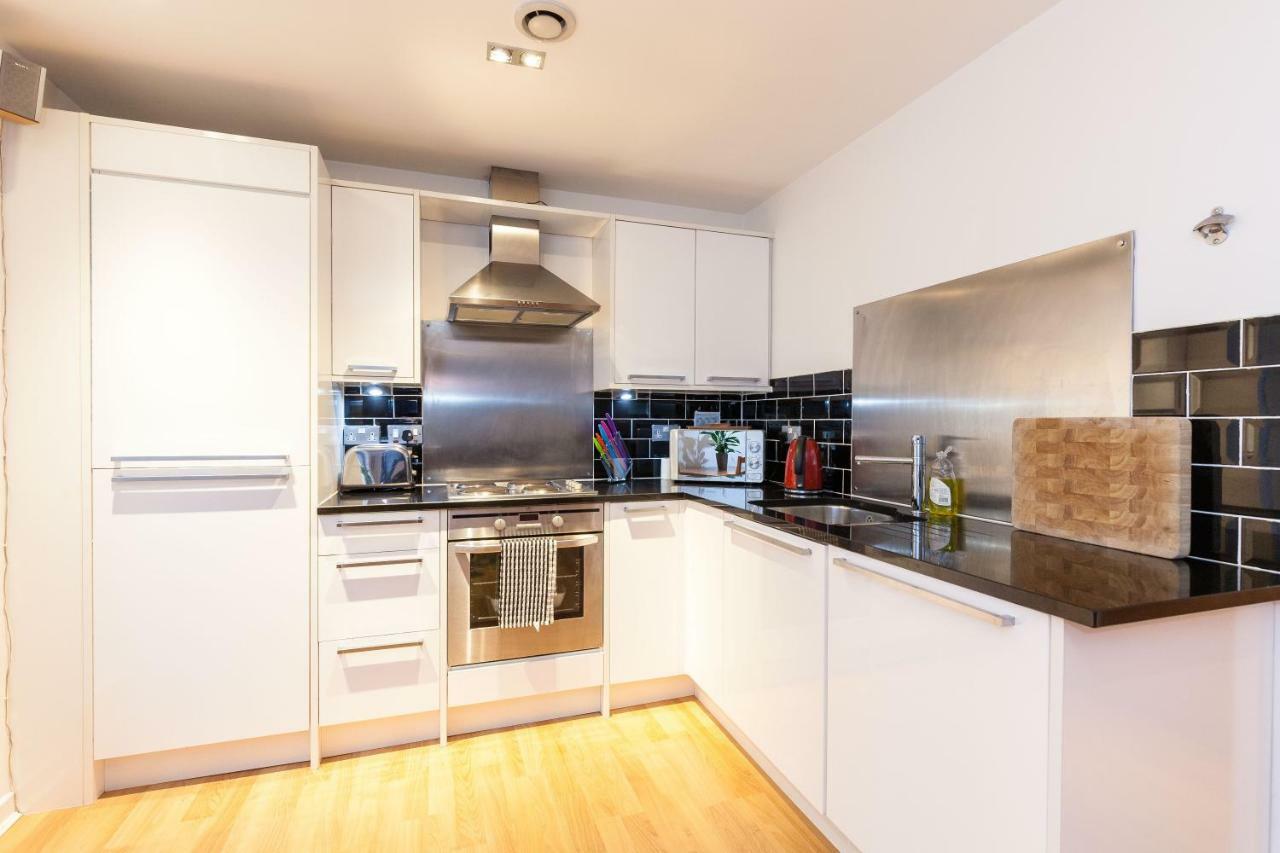 Modern Two Bedroom Apartments เอดินบะระ ภายนอก รูปภาพ